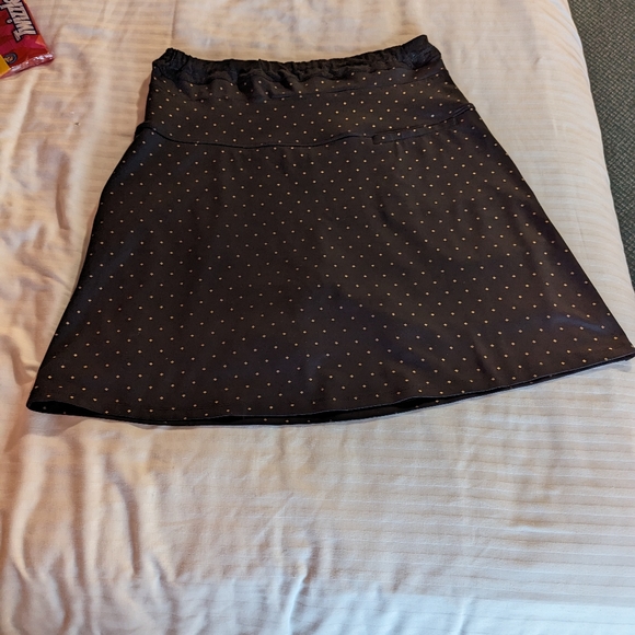 Tail Tech Golf Skort shorts. Black with Gold diamond design. Since large. - Picture 5 of 5